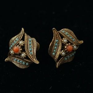 VINTAGE gold/ brass tricorne screw back earrings
